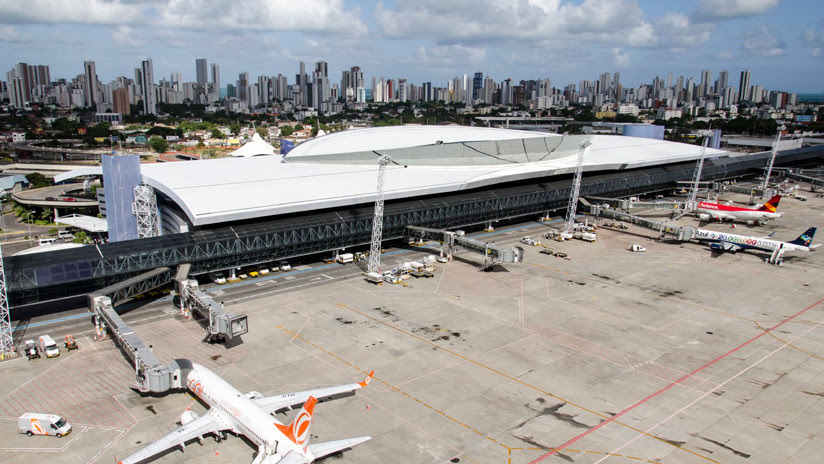 El Gobierno de Bolsonaro subasta 12 aeropuertos que pasan a manos de empresas privadas