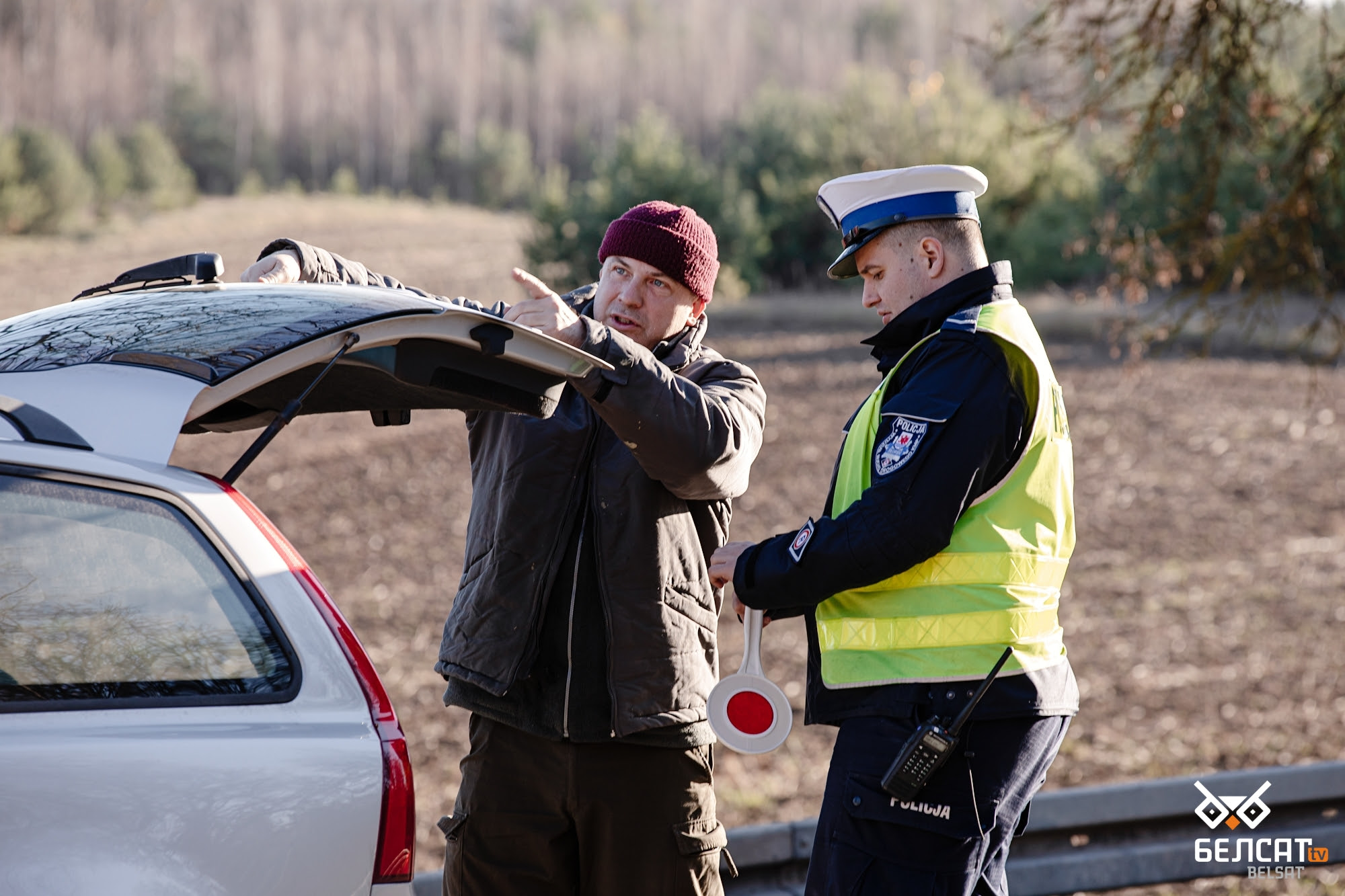 Пункт проверки автомобилей, которые едут в сторону белорусской границы, во время чрезвычайного положения из-за наплыва мигрантов