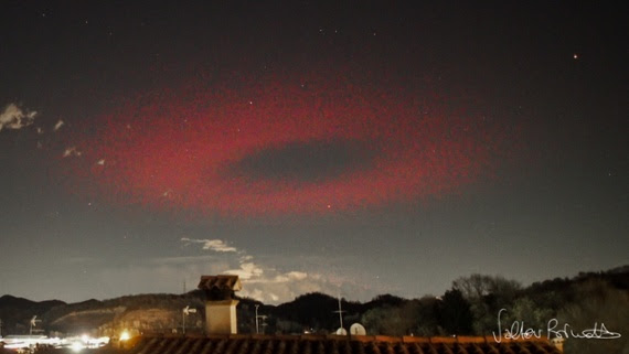 Eerie ring of red light flashes like a massive UFO above Italy. What was it? Red-halo_w570