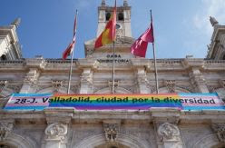 El veto del Supremo a las banderas no oficiales: un arma de la extrema derecha contra las enseñas LGTBI que genera dudas en los juristas