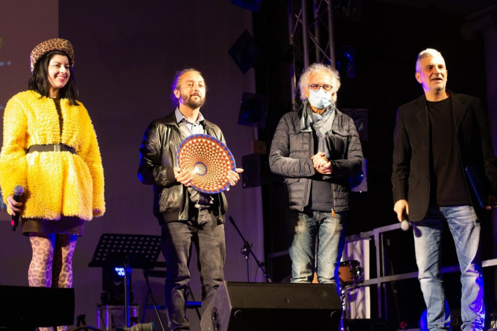 Il vincitore del Premio dei Premi 2020 Luca Guidi, con Roberta Giallo,  Paolo Capodacqua e Enrico Deregibus