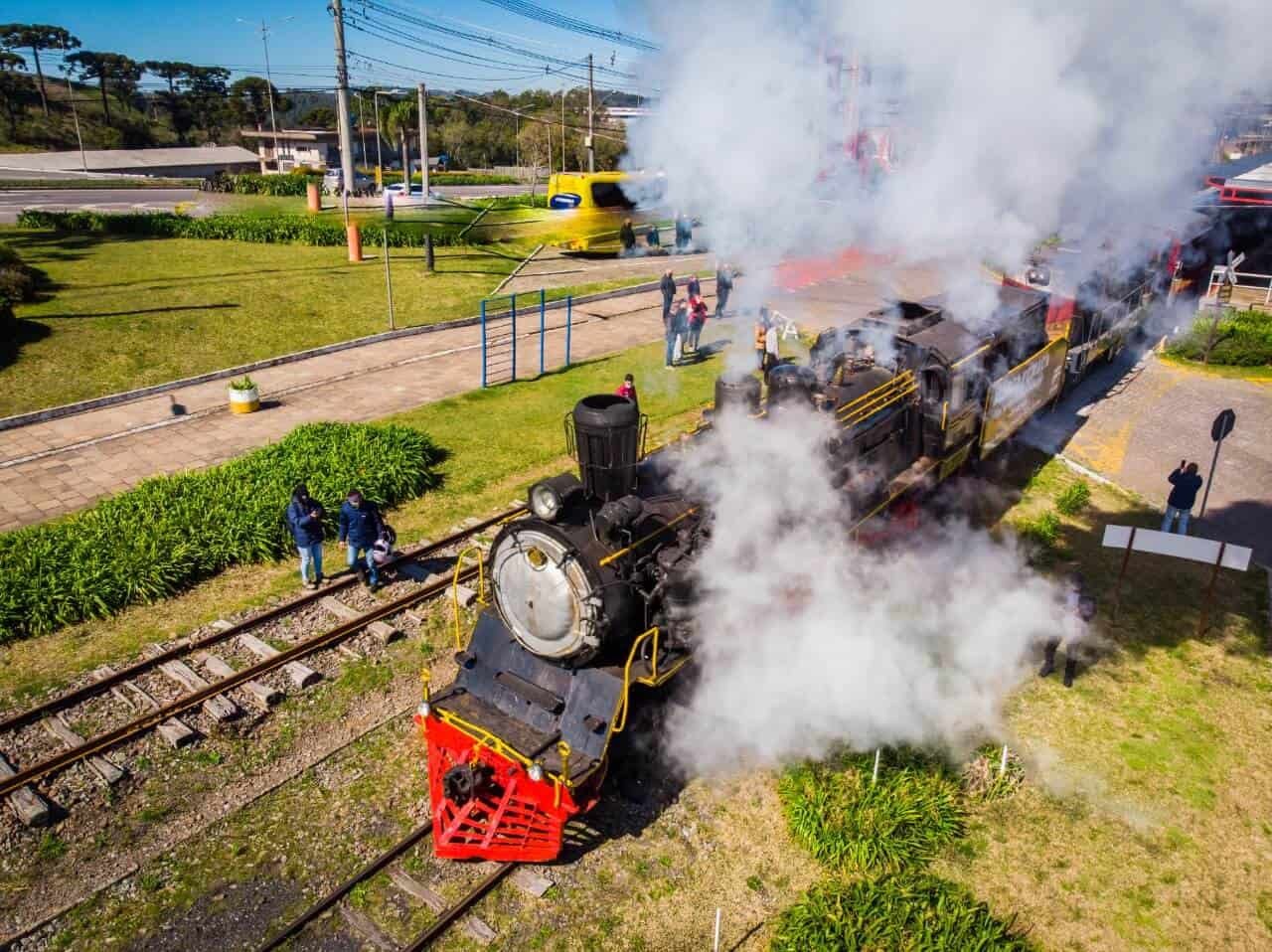 Maria-fumaça: passeios pelo Brasil em charmosas locomotivas
