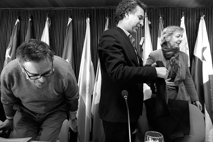 Rodrigo Arim, Fernando Filgueira y Denisse Cook durante la presentación del informe “Clases medias en Uruguay, entre la consolidación y la vulnerabilidad", ayer, en la UPAEP. Foto: Santiago Mazzarovich