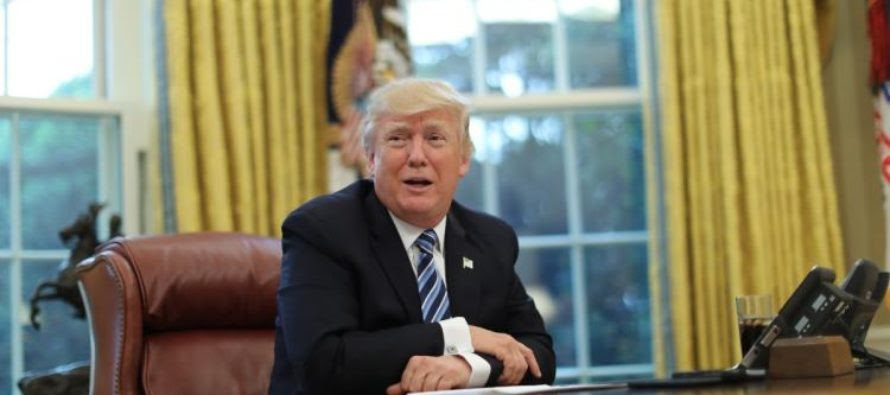 Politico: Tổng thống Trump bị nhân viên cao cấp cung cấp tin giả