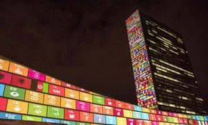 Цели устойчивого развития, спроецированные на штаб-квартиру ООН в Нью-Йорке в 2015 году.