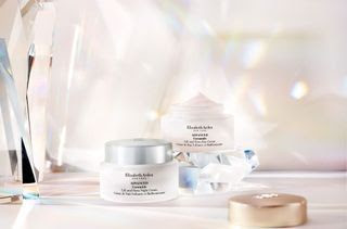 La nueva línea Advanced Ceramide Lift  Firmnbspde Elizabeth Arden tiene como ingrediente estrella las ceramidas unos...