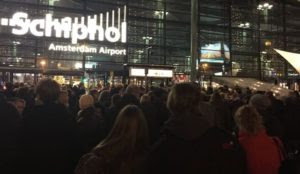 Netherlands: Man threatens people with knife at Amsterdam’s Schiphol airport, cops say not a terror incident