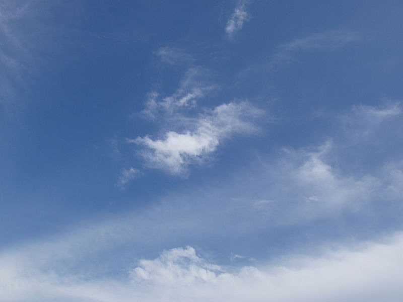 File:Sky with puffy clouds.JPG