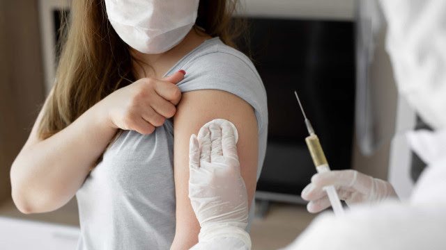 Brasil tem 47,9% da população vacinada com reforço ou dose adicional