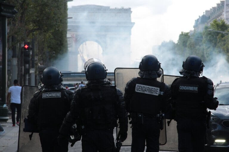Zamieszki we Francji kosztowały ubezpieczycieli co najmniej 650 milionów euro