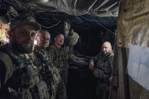 Tư lệnh Ukraine nói về nhiệm vụ ở Bakhmut, Nga tập kích tên lửa vào Sloviansk