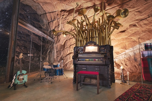 New Listing: The Grinch's Very Own Mt. Crumpet Cave