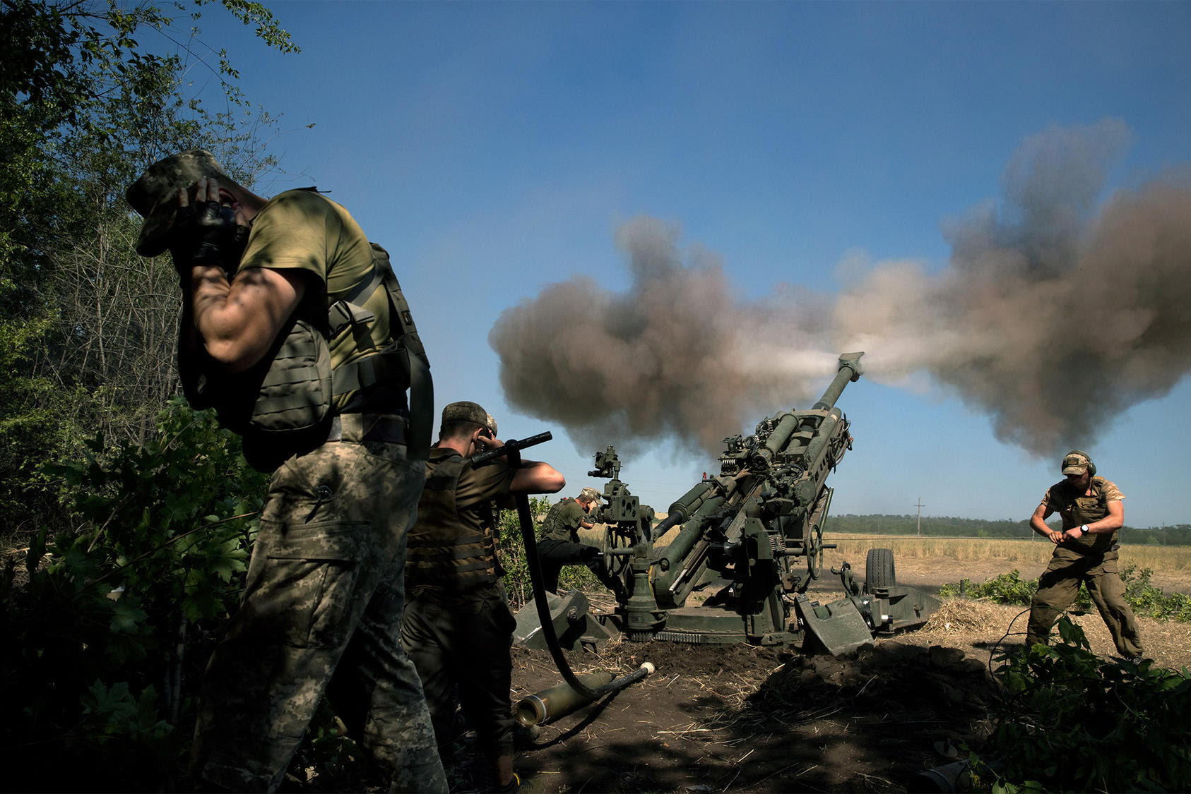 Ukrainians fire at Russian forces in Donetsk province, a target of Russia’s current, narrowed offensive. Broad evidence shows Moscow has not narrowed its goals in Ukraine, a point vital to any notion for peace talks. (Tyler Hicks/The New York Times)
