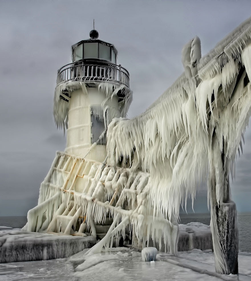 Creations only Nature could make .... Frozen-ice-art-3-1__880