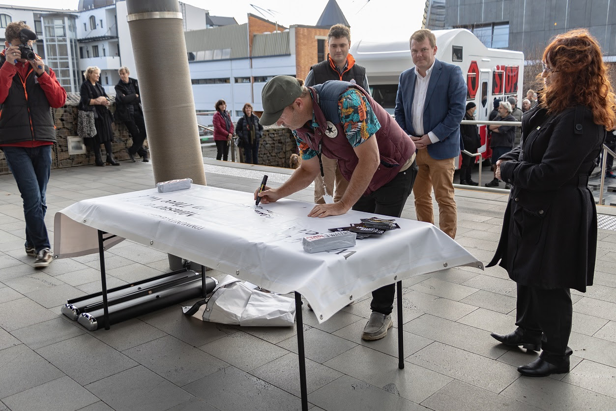 Signing appeal Signing appeal