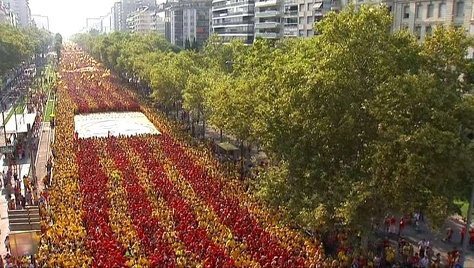Vista aérea, cedida por TV3, de la Gran Vía de Barcelona.