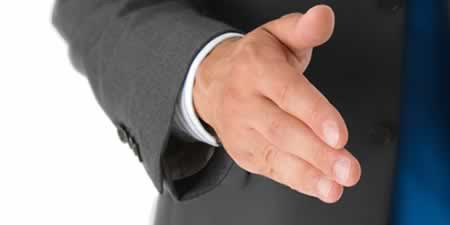 Extender la mano