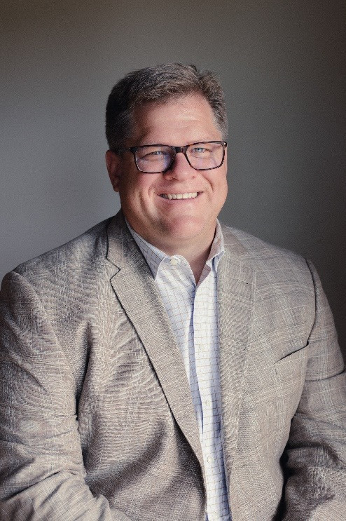 A person wearing glassesDescription automatically generated with medium confidence