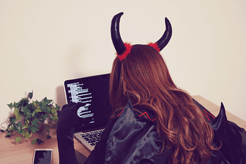 ｢Mac｣｢Web女子｣｢コスプレ｣｢ツノ｣｢デビル｣｢パソコン｣｢女性・女の子｣｢巻き髪｣｢悪魔｣などがテーマのフリー写真画像