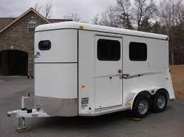 Enclosed horse trailer