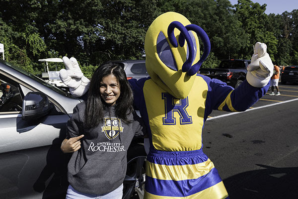 Rocky posing with a first year student on Move-In Day 2017