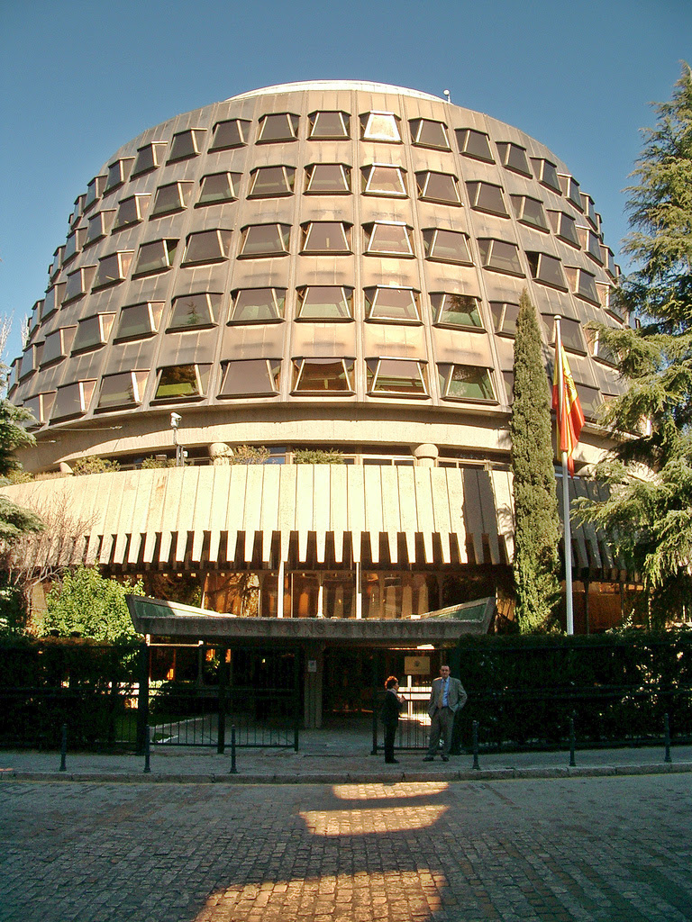 Catalonia: Spanish courts move to block declaration of independence