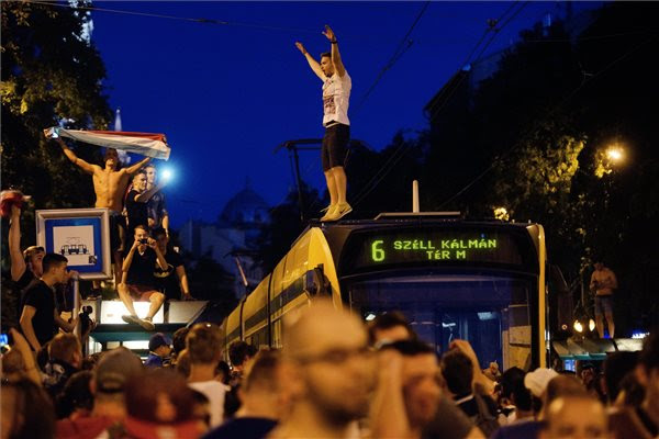 Nem hiszed el, mit tett ez a magyar szurkoló örömében - fotók
<br>