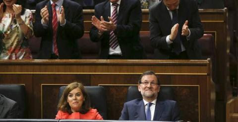 Rajoy y la vicepresidenta tras la intervención del primero en el Congreso. / ANDREA COMAS (Reuters)