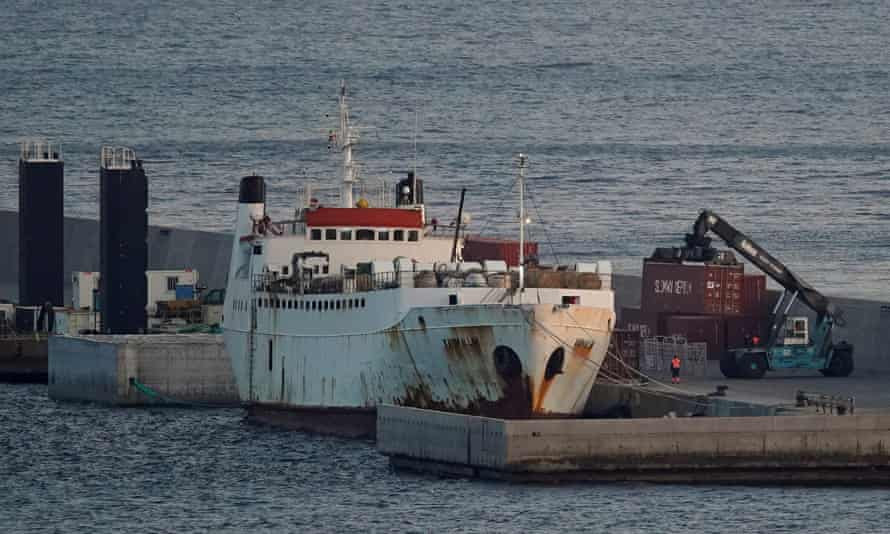 El barco Karim Allah atracó en Cartagena en España con más de 850 cabezas de ganado a bordo.
