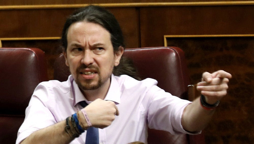Pablo Iglesias en plena bronca con un diputado del PP Pablo Iglesias en plena bronca con un diputado del PP