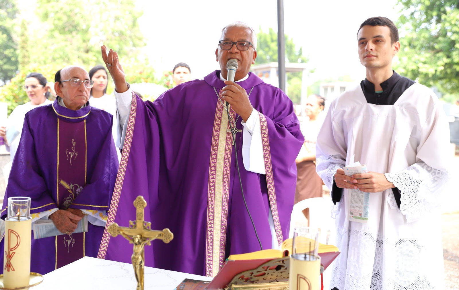 "Chega um momento que nós cessamos a nossa peregrinação terrestre e retornamos à eternidade de Deus", afirmou o bispo Dom Giovane Pereira