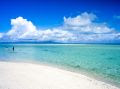 Praias paradisíacas em Okinawa são destinos para os casais que gostam de sombra e água fresca à beira mar