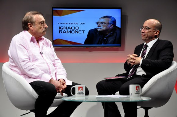 Ignacio Ramonet en la Mesa Redonda de la Televisión Cubana. Foto: Roberto Garaicoa/ Cubadebate