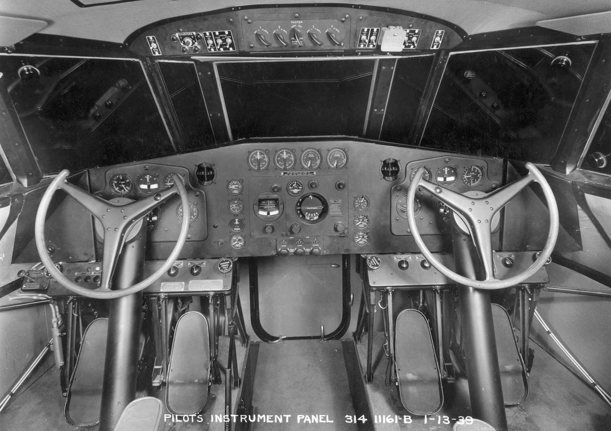 Unlike                                                             some modern                                                             jets that come                                                             with                                                             joysticks, the                                                             Clipper had                                                             controls that                                                             resembled car                                                             steering                                                             wheels.
