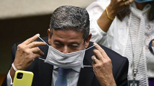 Lira admite risco de aumento no valor do Auxílio Brasil em votação de MP na Câmara