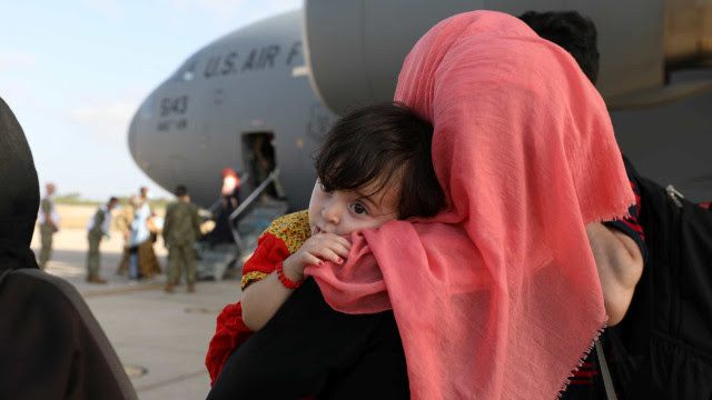 Bebê afegã morre após ser retirada do Afeganistão