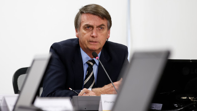 Bolsonaro começa a receber cotados para substituir Mandetta