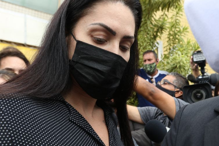 Tânia Rêgo/Agência Brasil Monique Medeiros da Costa e Silva, mãe do menino Henry Borel, deixa à Delegacia de Polícia da Barra da Tijuca(16ªDP), após prestar depoimento sobre a morte do menido de 4 anos.