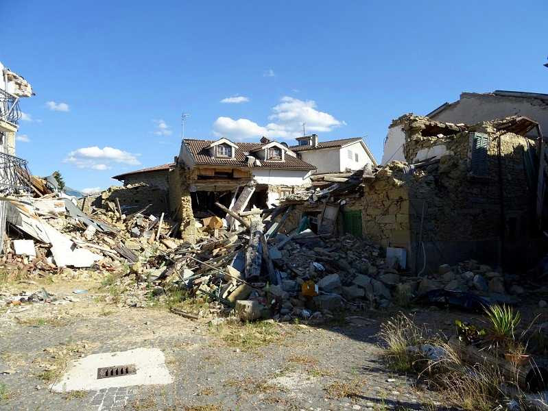 http://www.giornalettismo.com/wp-content/uploads/2017/07/danni-terremoto-amatrice.jpg