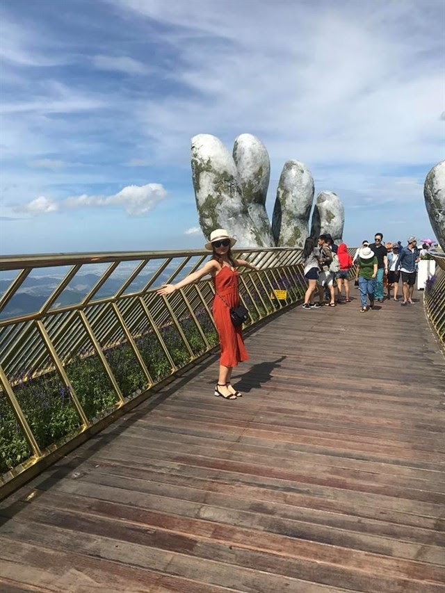 Ngắm tiên cảnh từ cây cầu vàng được nâng đỡ bởi đôi bàn tay khổng lồ siêu ấn tượng ở Đà Nẵng - Ảnh 11. Ngắm tiên cảnh từ cây cầu vàng được nâng đỡ bởi đôi bàn tay khổng lồ siêu ấn tượng ở Đà Nẵng - Ảnh 11.
