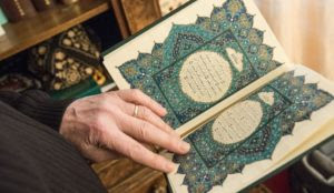 Finland: Employer fined for cutting Muslims’ salaries for praying during work hours, offering haram food