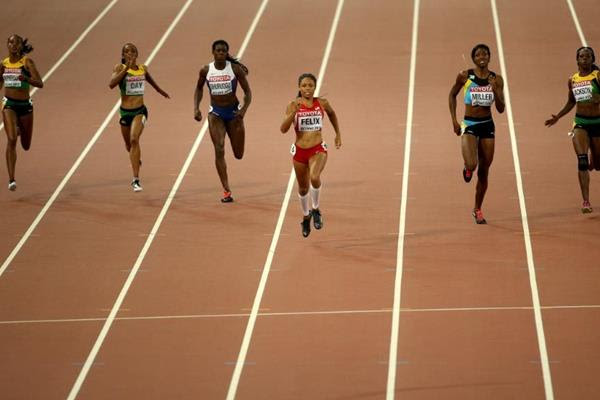 Allyson Felix pulls away to win the 400m at the IAAF World Championships, Beijing 2015 (Getty Images)
