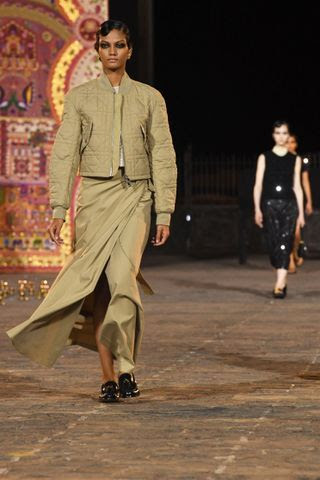 La sfilata Dior a Mumbai