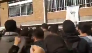Iranian protesters: “We don’t want the Islamic Republic”
