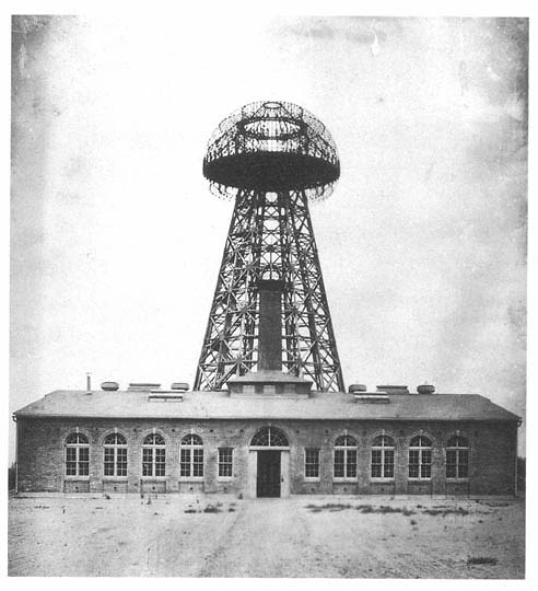 Tesla'nın rüyası, dünyaya bedava enerji sağlamak idi. 1900 yılında, yatırımcı J.P. Morgan'ın sağladığı 150 bin dolarla Tesla Telsiz Yayın Sistemi/Wardenclyffe adındaki kulenin yapımına Long Island, New York'ta başladı.