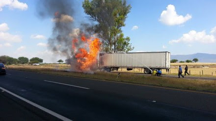 Caos en Guadalajara: incendian vehículos, gasolinerías, bancos… Foto: Tomada de Twitter