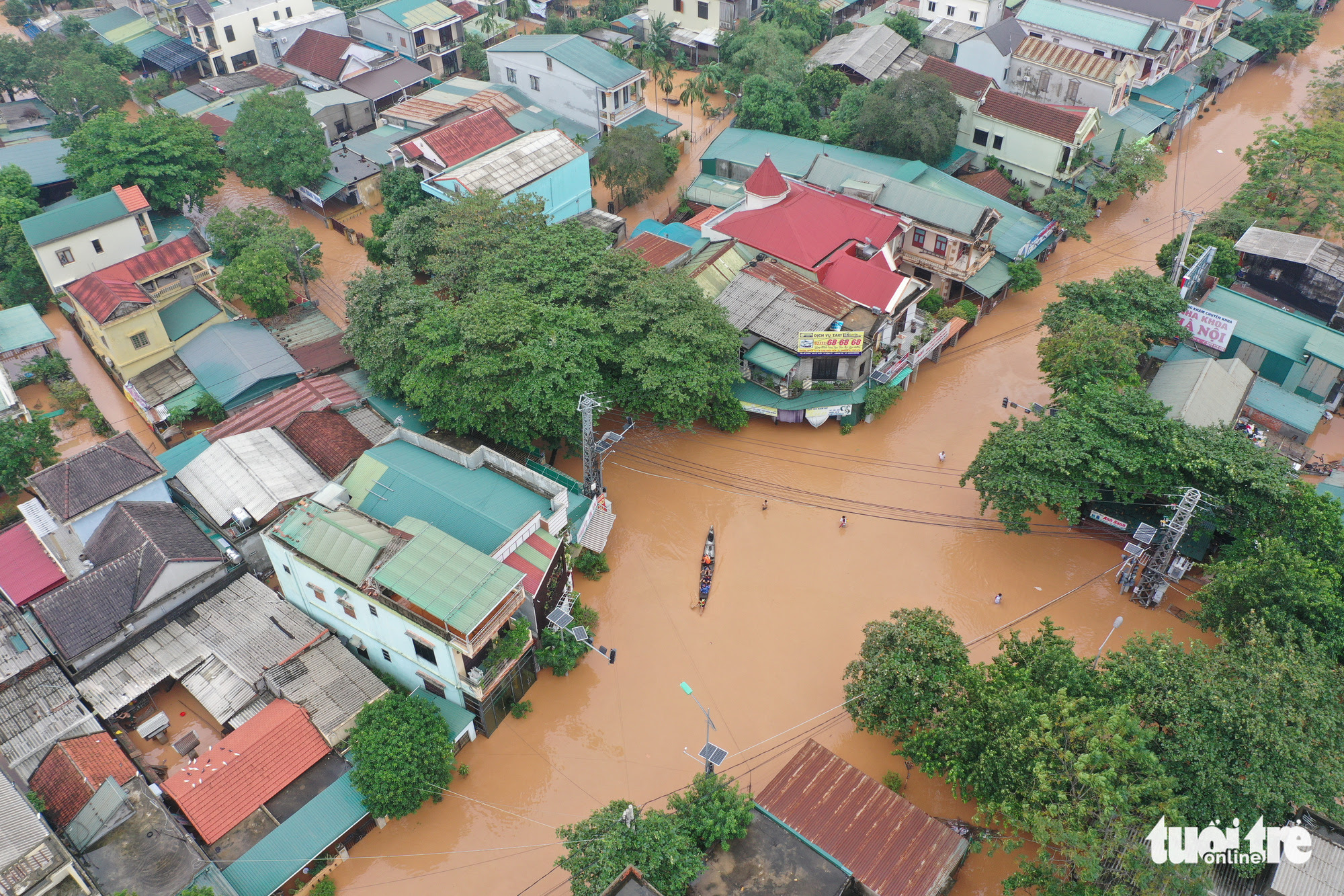 Quảng Trị chìm trong nước nhìn từ trên cao - Ảnh 6.