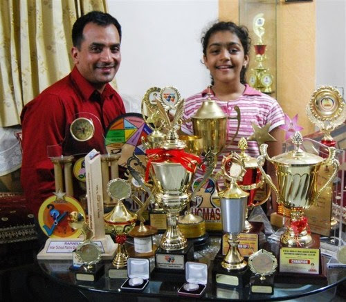 Priyanshi Somani là thần đồng tính toán đến từ Ấn Độ. Cô có khả năng tính nhẩm đặc biệt khi mới 6 tuổi và đến năm 11 tuổi, cô là thành viên trẻ nhất tham gia cuộc thi tính nhẩm của thế giới tổ chức năm 2010. Priyanshi đánh bại 36 đối thủ khác đến từ 16 quốc gia khác nhau và giành giải quán quân với cách giải quyết căn bậc hai của 10 số có sáu chữ số trong khoảng thời gian kỷ lục: 6 phút 51 giây.  Ấn tượng hơn, cô bé là thí sinh duy nhất trong lịch sử cuộc thi tính nhẩm chính xác 100% ở các tất các phần thi. Cô trở thành người giữ kỷ lục thế giới mới về tính nhẩm căn bậc hai vào tháng 1 năm 2012 khi cô tính chính xác căn bậc 2 của 10 con số có sáu chữ số trong 2 phút 43 giây.