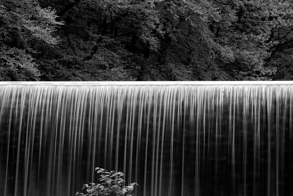 Waterfall Echo Lake Park Mountainside, NJ May 2009 Alberto_VO5