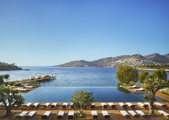Avrupa'nin En İyi̇ Beş Oteli̇nden Bi̇ri̇ Olarak Seçi̇ldi̇ 1 1634112752 1548157870 Infinity Pool.jpg